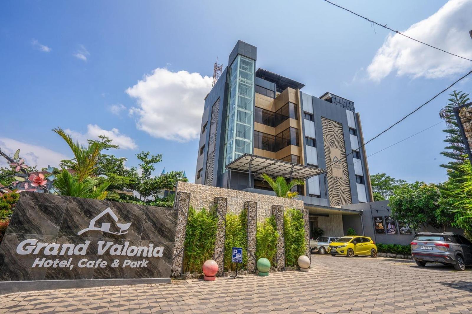 Grand Valonia Hotel Jembel Exterior foto